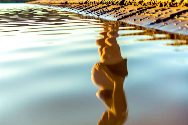 孕妇梦见水的含义解析：预示着什么？有何寓意？