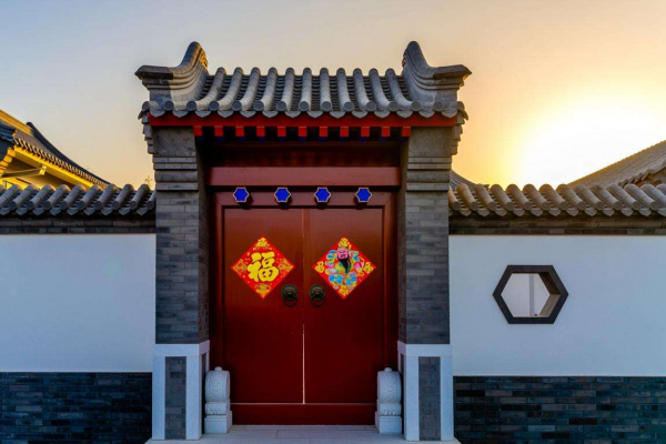 化解破财：门上贴什么最辟邪旺财？门神、福字还是五帝钱