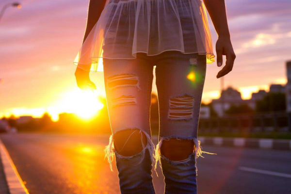 梦见裤子破了是什么意思，背后隐藏着怎样的暗示与解读