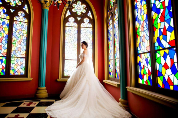 梦见结婚办喜事，自己却穿着白衣，寓意是什么