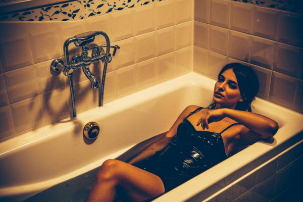 梦见洗澡是什么意思?深度解析梦境背后的潜在含义