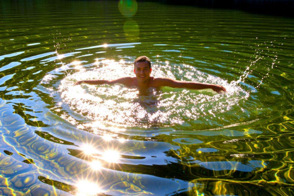 梦见游泳是什么预兆？深度解析梦境背后隐藏的神秘含义