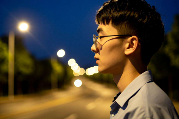 梦见初恋女友意味着什么？深度解析梦境背后的情感密码